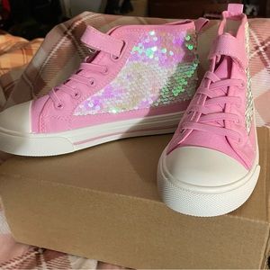 Brand new girls size 2 gym shoes